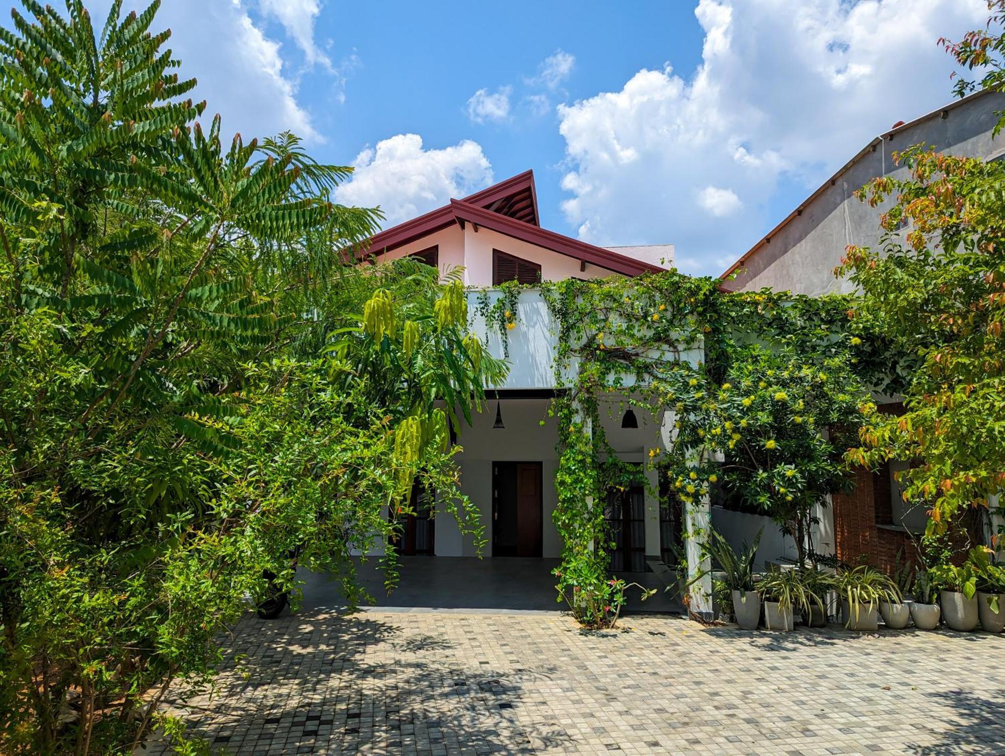 Livin Lush Luxury Retreat Otel Anuradhapura Dış mekan fotoğraf